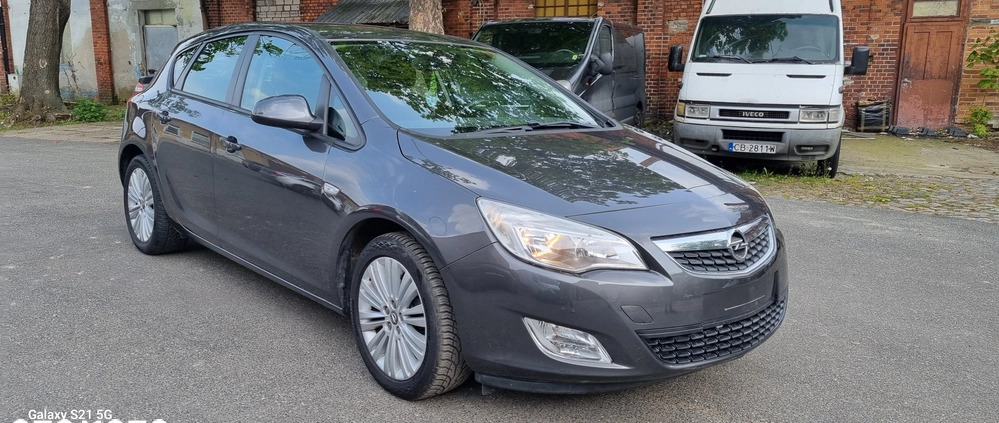 Opel Astra cena 27300 przebieg: 134500, rok produkcji 2011 z Bydgoszcz małe 301